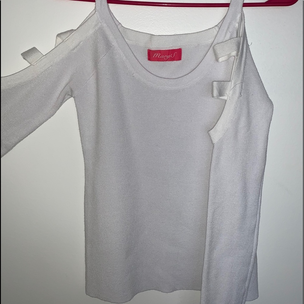 Long sleeve top with open shoulders
